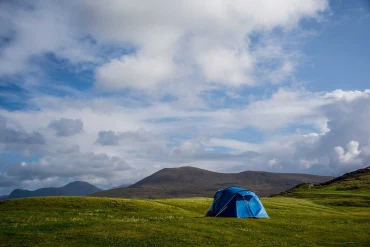 Camper responsable à la montagne : comment limiter son impact environnemental