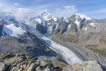 L'écrivain cédrik gras explore les glaciers du tadjikistan avant l'antarctique