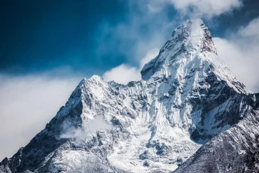 Pourquoi trouve-t-on souvent des croix au sommet des montagnes en pays de savoie