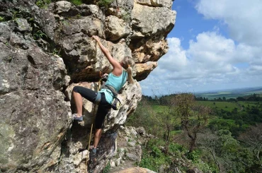 Techniques d’alpinisme : les bases essentielles à maîtriser