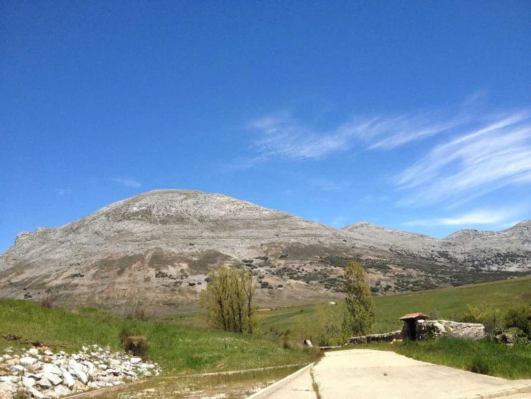 Mont-Blanc : amende pour l'alpiniste ayant retiré des pieux d'amarrage