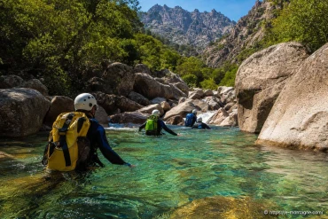 Randonnée aquatique dans le Fango : nature et aventure en Corse