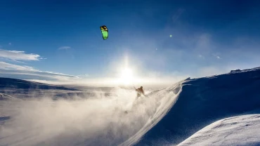 D&eacute;couvrez le guide complet sur le snowkite : techniques, mat&eacute;riel et conseils pour d&eacute;buter