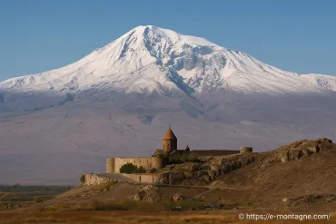 Mont Ararat : sommet biblique de Turquie, volcan mythique et géant d'Anatolie