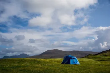 Camper responsable à la montagne : comment limiter son impact environnemental